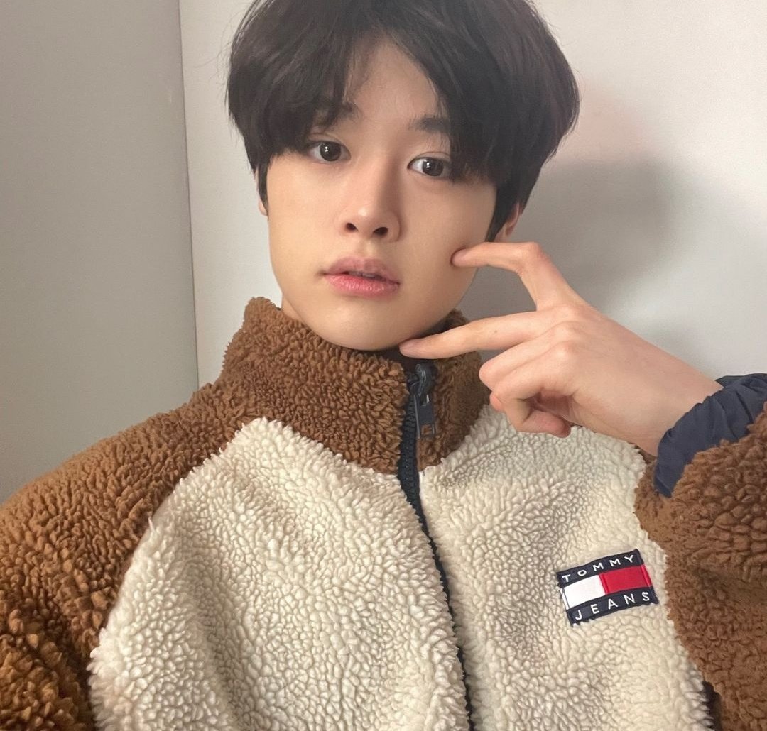 27.03.23 || IG UPDATE

#MAJINGXIANG: Hey tout le monde 🥰😘 je suis très touché par tout vos commentaires et votre soutien❤️❤️je vais plutôt bien ces derniers temps. Il fait un peu froid à Chongqing, d'où cette tenue🤣Comment allez-vous?
Vous me manquez
________
#마징시앙 #马靖翔