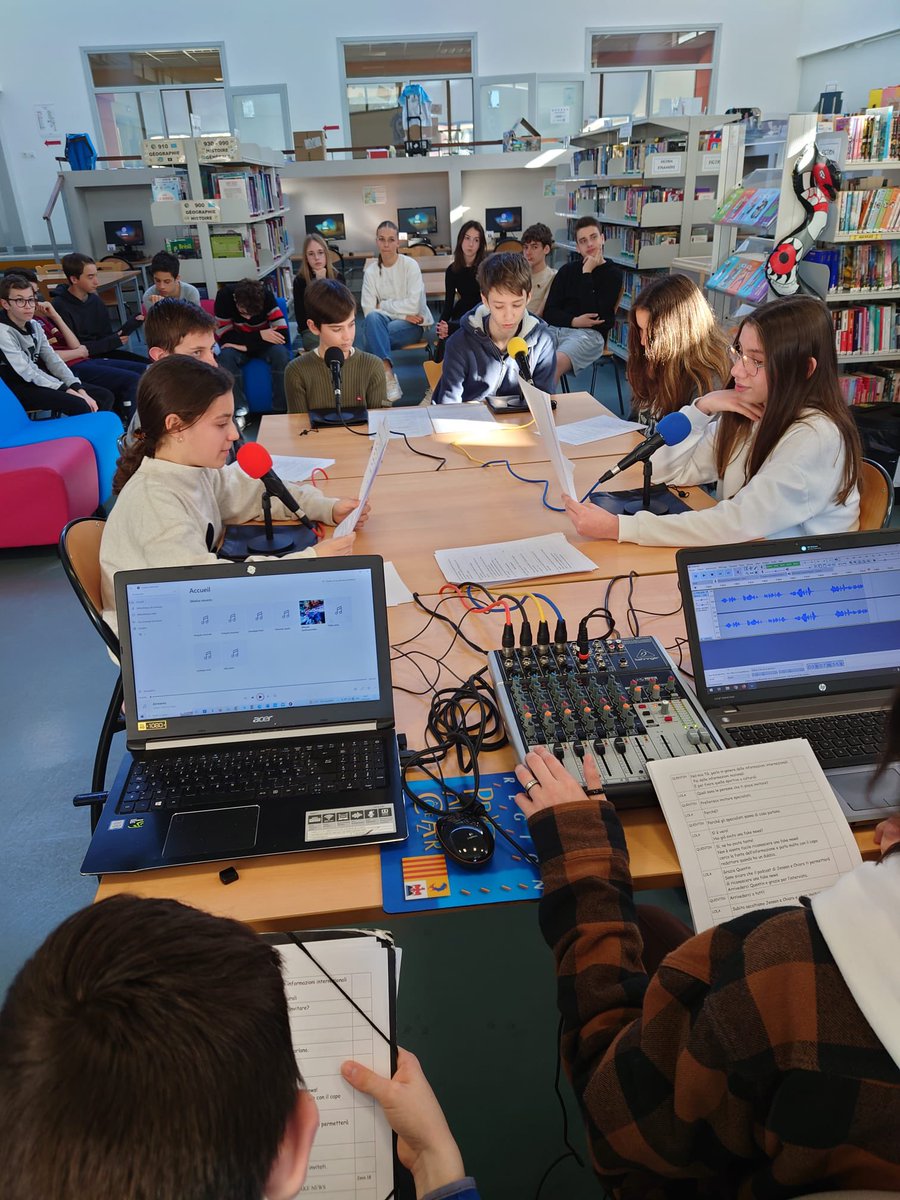 NatachaChicot's tweet image. Lançons aujourd’hui la #SPME2023 depuis le collège Niki de Saint-Phalle de Valbonne.
Les élèves de Section internationale 🇮🇪 enregistrent en direct une émission en Italien sur les infox. Recherches, écriture, oral….ce sont toutes les compétences de la webradio.
👏👏👏 a Tutti !