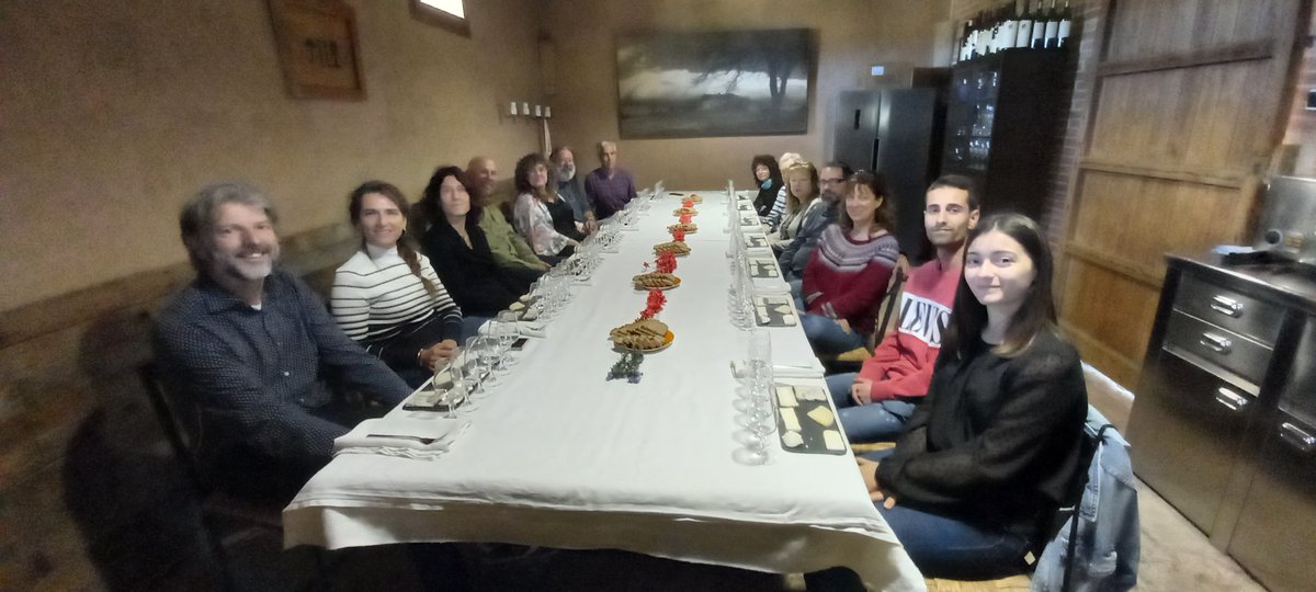 xbassa's tweet photo. Rebuts i tastats els fantàstics formatges de @quesomahonmenorca per un tast a #cantomas amb #xavierbassa.
#SaborDeMenorca 
#QuesoMahon  
#RegaladoPorQuesoMahon 
#proyectotrnd https://t.co/dQSYjKVv9Q