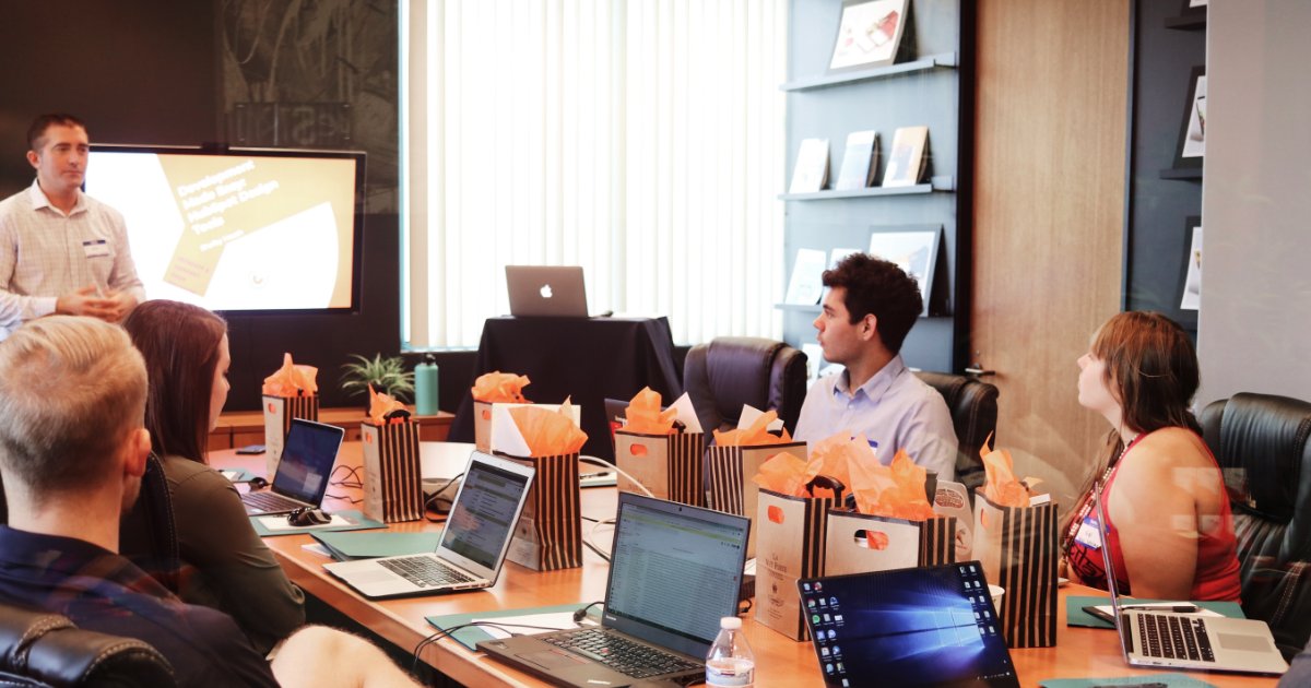 🥇 LE + LU DE LA SEMAINE
💼 Les hommes considérés comme « désagréables » par leurs collègues gagneraient en moyenne près de 20 % de plus que leurs aimables collègues. ow.ly/AQHJ50Nrixr (archive en accès libre) #scienceshumaines