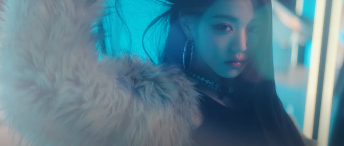ahogecopter_a's tweet photo. Imma make this pic of Wonyoung my new desktop and my new header in everything because it's just that good. https://t.co/EUVRVoXVRx