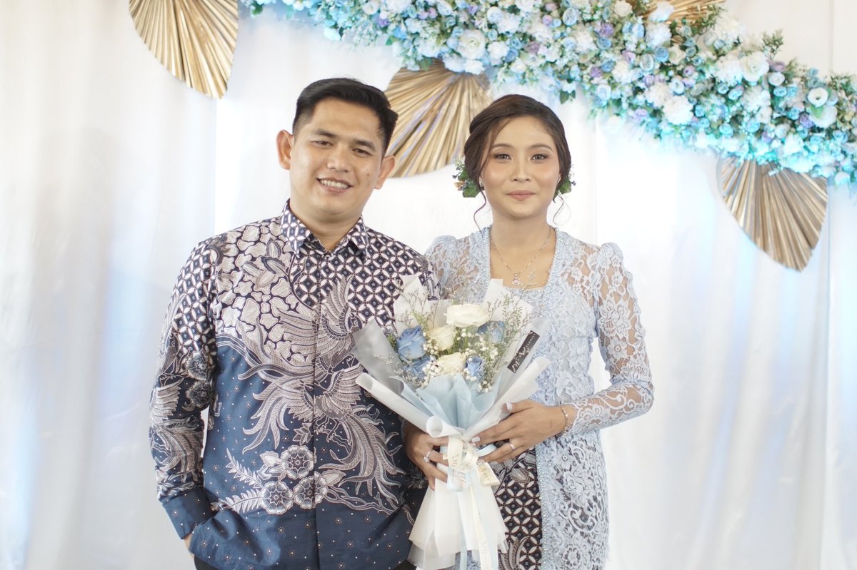 video di atas aku dpt dri orng yg bantu aku cari info ttg tantenya yg bawa kabur duit aku 47jt, dan ternyata itu yg make paulus dan tantenya jg.  FYI namanya PAULUS  MARULITUA SINAGA. please banget yg ketemu orang ini, bantu aku bawa dia balik dan tanggungjawab semua uang aku.