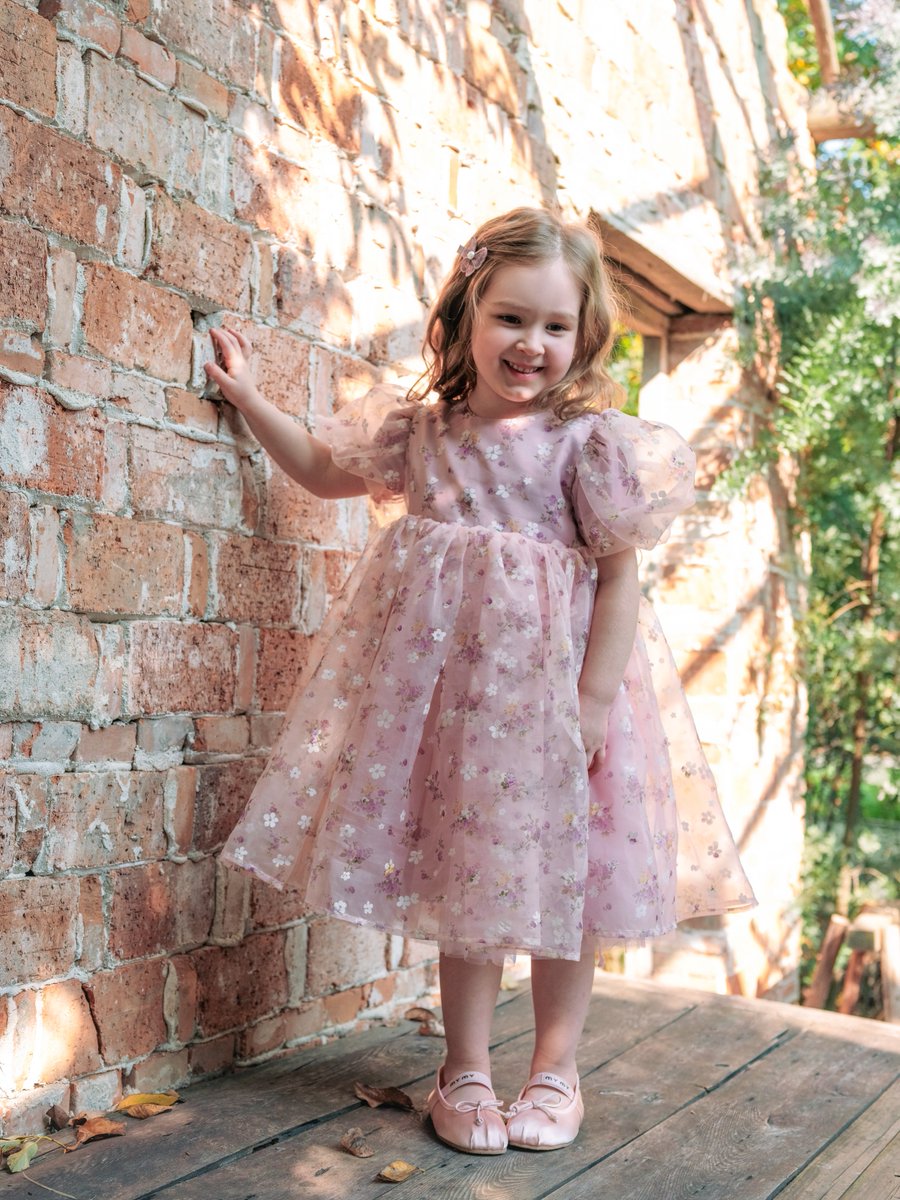 petitsangeshk's tweet photo. New color available!
Please visit us!

#PetitsAnges #Flowergirldress #Tulledress #weddingdress #Bridesmaid #Birthday #Gown #Party #Pageantdress #toddler #toddlerdress #dancingdress #kiddress #tutudress #toddler #springdress https://t.co/0qcy8mzX4L