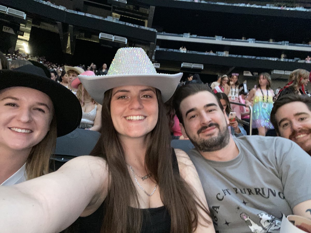 monicatrep's tweet photo. Unforgettable weekend in Vegas to see queen @taylorswift13 🥹🫶🏼 https://t.co/I1qk1TF7oR