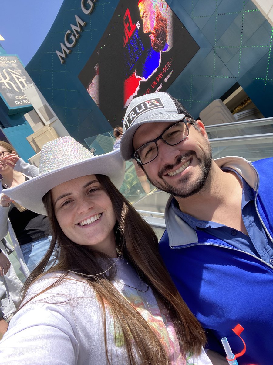 monicatrep's tweet photo. Unforgettable weekend in Vegas to see queen @taylorswift13 🥹🫶🏼 https://t.co/I1qk1TF7oR