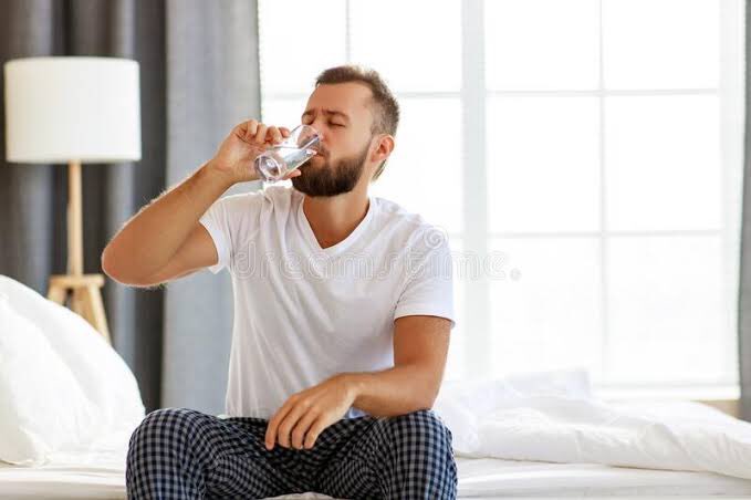 Drinking water first thing in the morning flushes out the stomach and therefore balances the lymphatic system. 
A stable lymphatic system will help build a strong immune system, which will prevent us from getting sick as often.#livinghealthy