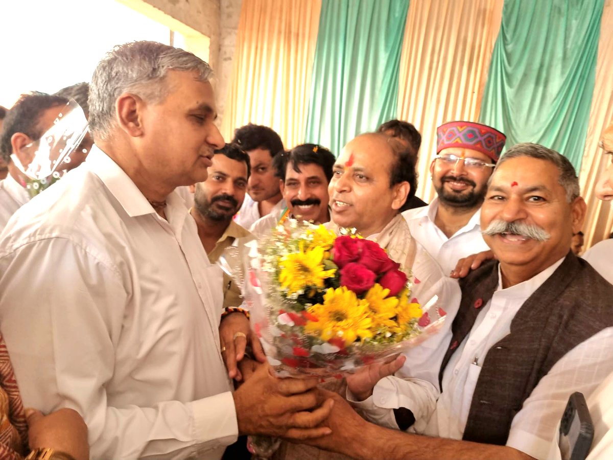 आदरणीय भाई सत्येंद्र सिसोदिया जी को क्षेत्रीय अध्यक्ष भाजपा पश्चिम उत्तर प्रदेश बनाएं जाने पर पुष्प-गुच्छ देकर बधाई एवं शुभकामनाएं दी..!
<a href="/BJP4UP/">BJP Uttar Pradesh</a>