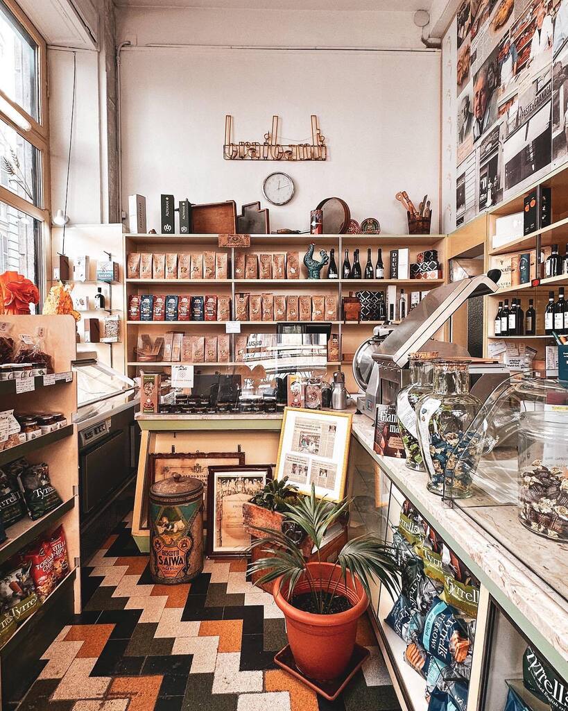 La seconda puntata dedicata alle botteghe alimentari storiche torinesi. E se dicessi che sto già pensando alla terza parte?

@pastificiogiustetto
La storia del pastificio inizia nel 1911 quando Francesco Giustetto apre un laboratorio, diventando fornitore di Palazzo Reale e …