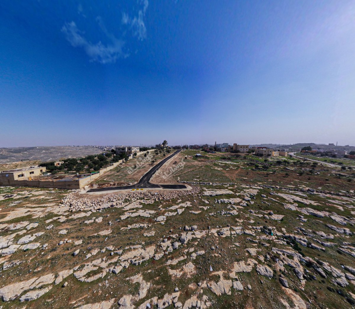 ( قطعة أرض مطلة و على شارعين )

مساحة 528م تنظيمها ج ( نسبة البناء %51 )
20 دقيقة من الدوار السابع
600م من شارع مأدبا الغربي (منطقة حسبان) 
واصلها جميع الخدمات 
مالك مباشر - كوشان مستقل - لا عمولات مضافة

واتس آب مباشر : wa.me/962791880666