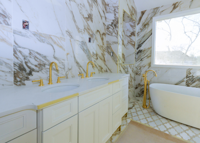 vibrantdoors's tweet photo. Elaborate bathrooms, designs influenced by nature and a BIG comeback for colour. Discover the latest #InteriorDesign trends #OnTheBlogToday: https://t.co/qJkNby91IB https://t.co/ye2qMkJVrG