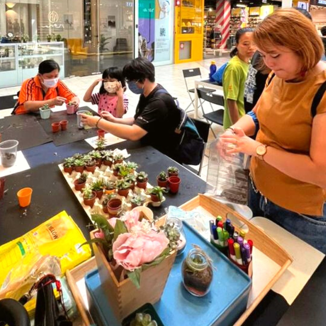 ToppenMY's tweet photo. The future is green! 🌳Come learn how to make a positive impact💪🏻 on our planet with Toppen’s Earth Day 🌏Sustainability Workshop this weekend. 🙌🏻
#RBBCToppen #ToppenShoppingCentre #ToppenJB #RecyclingBuyBackCentre #Sustainability #Ikano #IkeaTebrau https://t.co/z7FkV9Gj6n