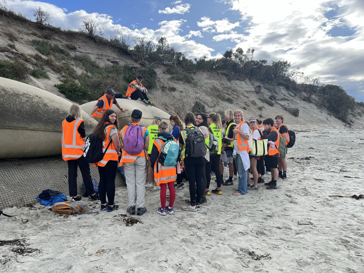 GeographyOtago's tweet image. GEOG101 field trips are all go.  Here’s the recent “Coastal” trip. Great day to be out examining Otago’s #coastal dynamics! ☀️☀️

📷 Campbell McCusker. #geographyotago #onlyotago #choosegeography #fieldtrip