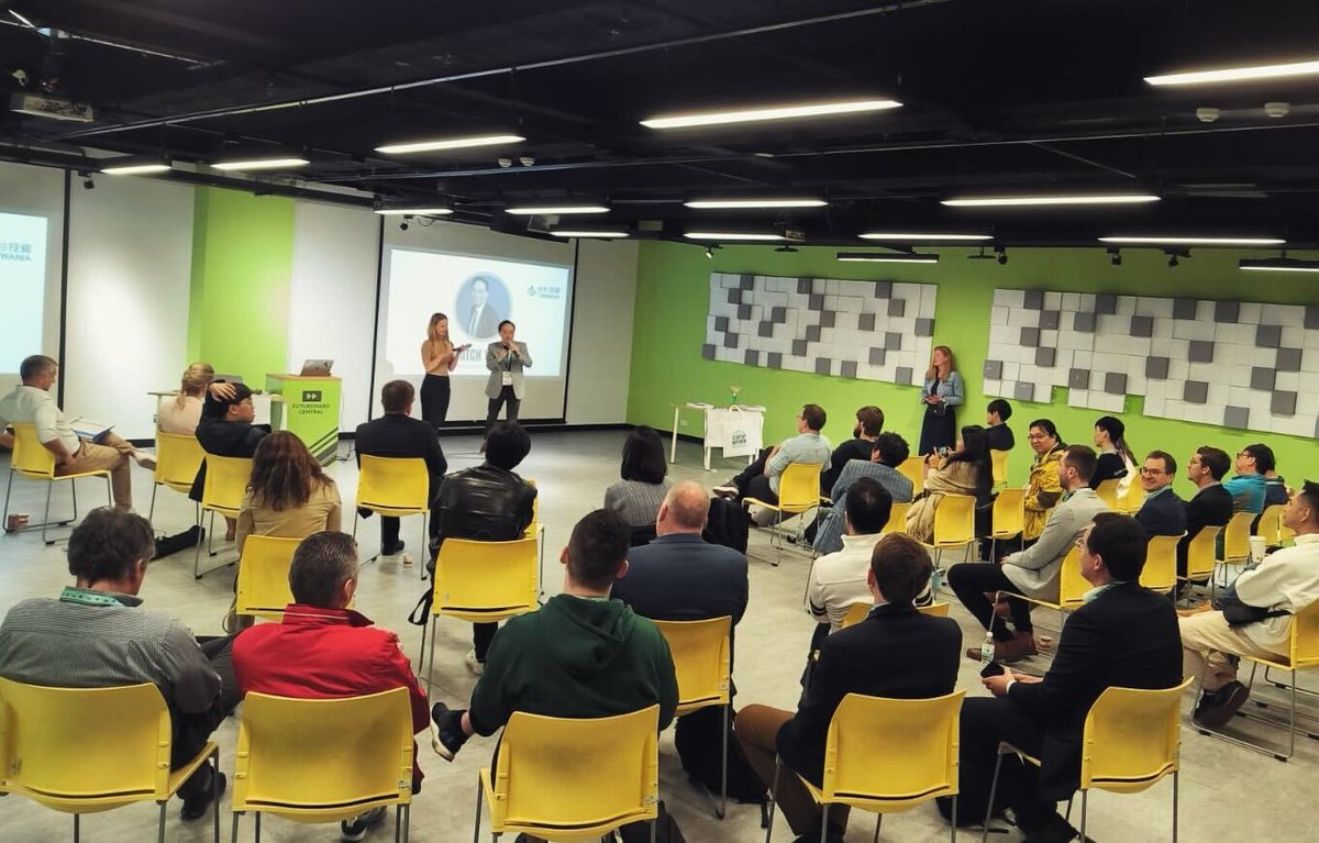 StartupEvaluat1's tweet photo. We aim to deepen cooperation between 🇹🇼 & 🇨🇿 in the innovative sector and no better way to do that than over a shared love of dumplings! 🥟
We successfully sushi-wrapped our 2nd Day – thanks to our #Taiwanese friends for joining our #Czech Pioneers💥
#DumplingsHack #Ideathon https://t.co/WcdX7r87Ls