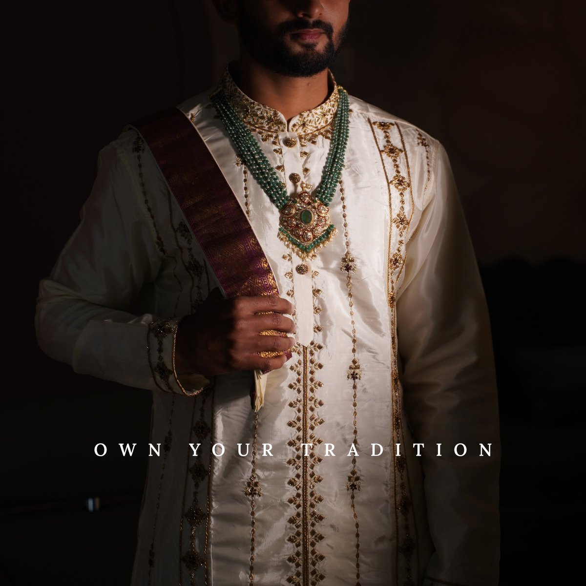 hilodesignco's tweet photo. Elevate your look with this gorgeous white hand-embroidered Pattu set
.
.
.
.
#pattusetgroom #hilodesign #traditionmeetselegance
#groomready #pattuset #culturalheritage
#groominpattu #hilowork #traditionalelegance
#pattusetlove #groomstyle #cultureandtradition
#groomfashion https://t.co/61ZHwAxbj4