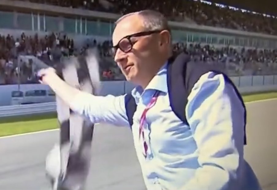 AuRupteur's tweet photo. Domenicali : « Je suis favorable à l'annulation des séances d’essais libres qui profitent beaucoup aux ingénieurs, mais que le public n'aime pas. »

Voici les mots prononcés par le patron de la F1 à la chaîne portugaise Sport TV alors qu’il était à la première course de MotoGP. https://t.co/1LwzjQxnDH