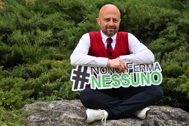 gazzettas_tweet's tweet image. Nuovo appuntamento di #LucaAbete, inviato di #StrisciaLaNotizia con #NonCiFermaNessuno

lagazzettadellospettacolo.it/costume/105378…