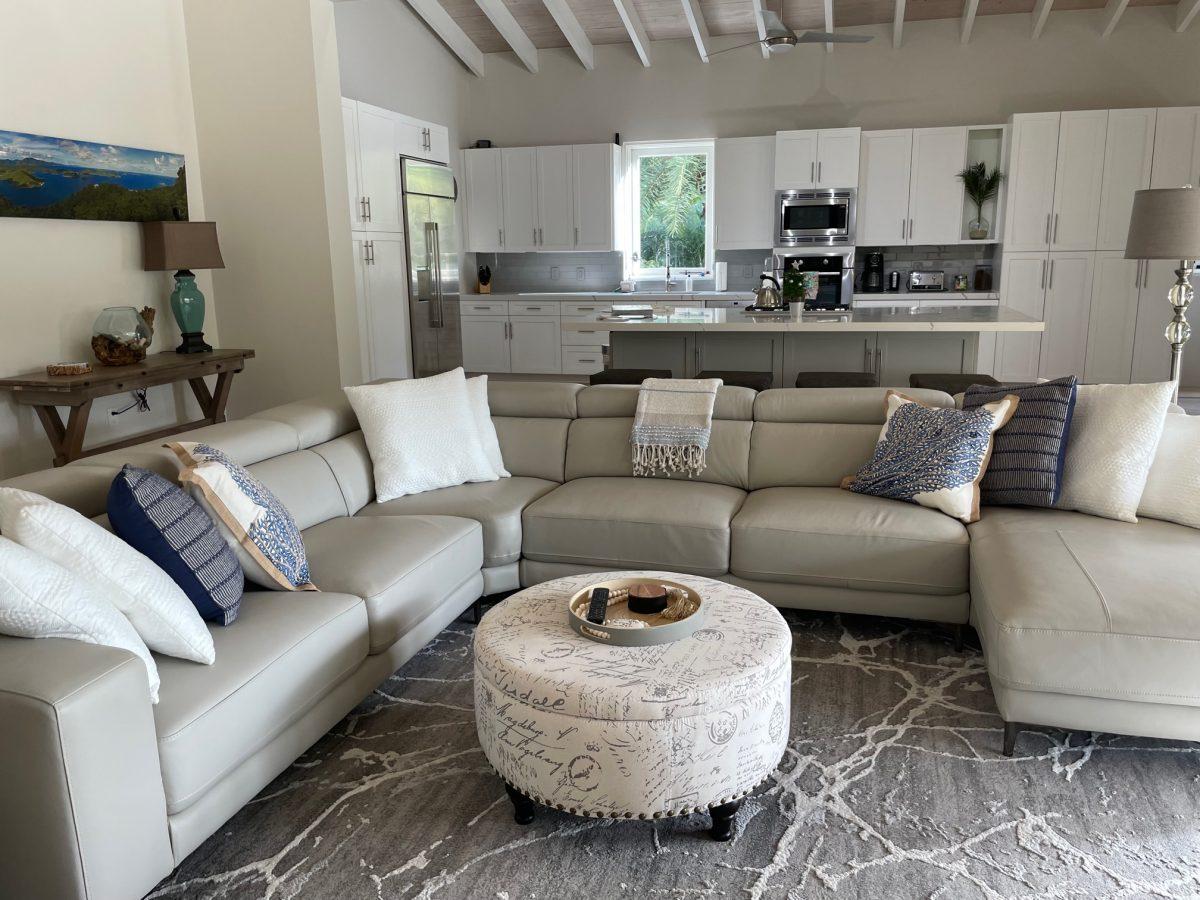 MysticalMermai's tweet photo. There are high band WI-FI throughout the #villa and 2 desks; one in the #livingroom and one in the primary BR. This #luxurystonevilla has been tastefully updated in today’s Caribbean colors and finished to the highest standards. https://t.co/bhMuYr7rp0 https://t.co/kxfLisCmjD