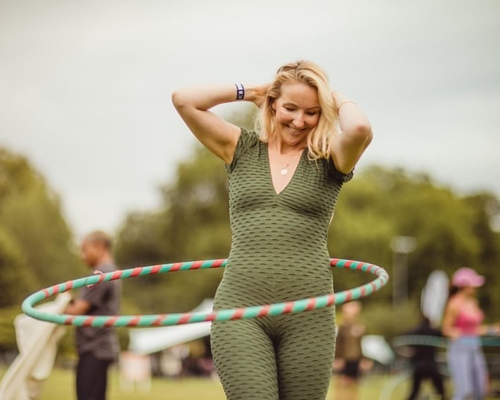 HulaFit's tweet photo. Hooping into the week radiating joy 💃

What's your go-to hoop move that makes you smile?! ⬇️

#HulaFit #HulaHooping #WeightedHulaHoops https://t.co/tV0fYRP8eV