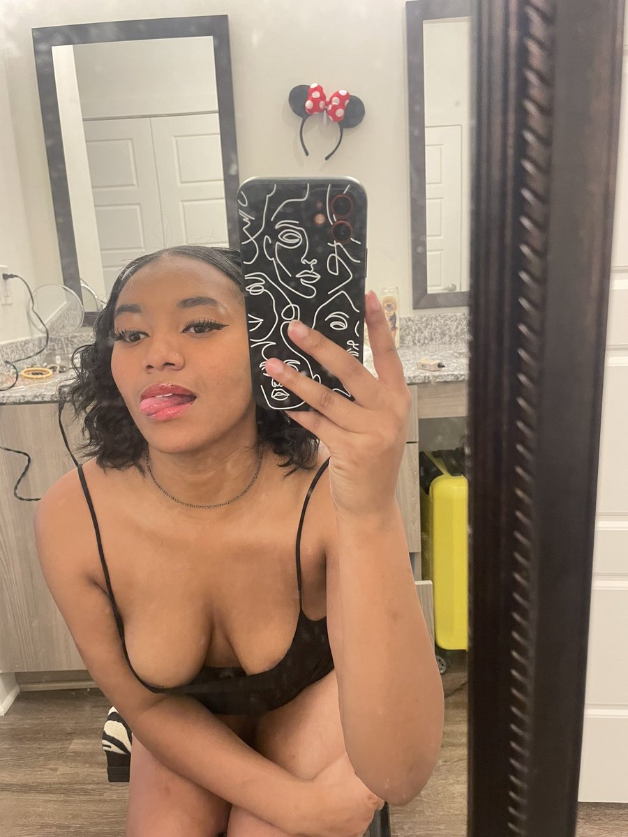 fakecrackk's tweet photo. Mirror will be cleaned soon https://t.co/kBoL69B0k0