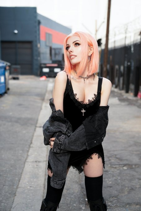 🖤 hope you had a good weekend  I got pneumonia and it has been kicking my ass but I&rsquo;m doing much better