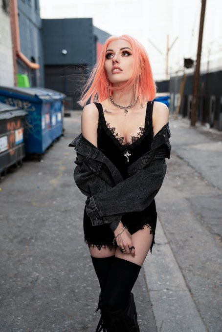 🖤 hope you had a good weekend  I got pneumonia and it has been kicking my ass but I&rsquo;m doing much better
