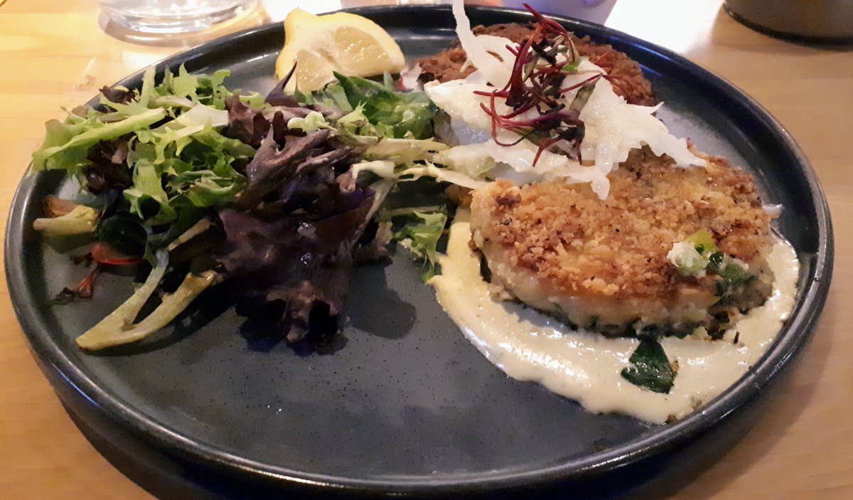 Sunday night dinner party at Station Square's @earlsrestaurant in #Burnaby. Enjoyed the Jumbo Lump Crab Cakes + Greens and took advantage of the $3 off seafood entrees on Sundays! #yumyum #Burnaby365