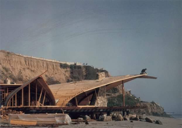 areasvellas's tweet photo. ...la inspiración de Utzon ;)

Harry #Gesner...
The Cooper Wave house under construction... 1957
#architecture #arquitectura #construction https://t.co/nyUNlyaoZt
