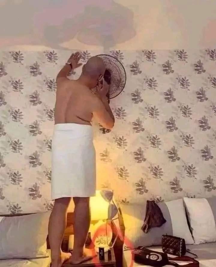 aaron_dynasty's tweet photo. He is feeling so hot cos the person who was believed he will lend him money didn't pick up the phone and He is running out of time to pay his loan, I mean to pay the lady. https://t.co/nxUTxdoQV7