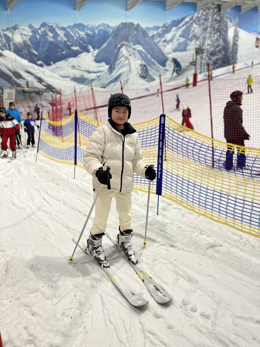 RHB_Boarding's tweet photo. The boarders enjoyed their final trip of the Spring term up to @thesnowcentre very early on Sunday for some Skiing / Snowboarding, or a session on the tubes! It was an enjoyable morning all round and some very smooth descents of the hill (along with a few less smooth ones)….. https://t.co/ngU1iXSThZ
