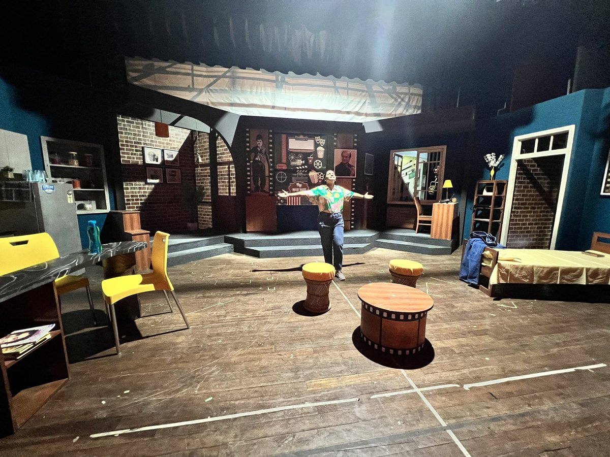 🎭 जागतिक रंगभूमीदिनाच्या खुप खुप शुभेच्छा! 🎭
🎭 Happy World Theatre Day! 🎭

#कवीहुँमैं #हेमांगीकवी #तीसावळीगं #kavihunmain #hemangikavi #thatduskywoman #theatre #stage #drama #performance #actor #रंगमंच