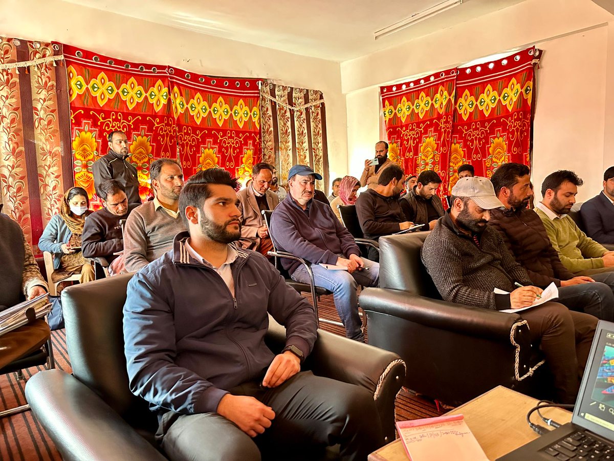 JKSinglewindow's tweet photo. Ease of doing business ( EODB) awareness workshop conducted at District Kulgam , Kashmir  under the chairman of GM DIC. Various stakeholders and investors participated in this one day workshop. #easeofdoingbussiness
#singlewindowjk https://t.co/cAbcrlg7Ld