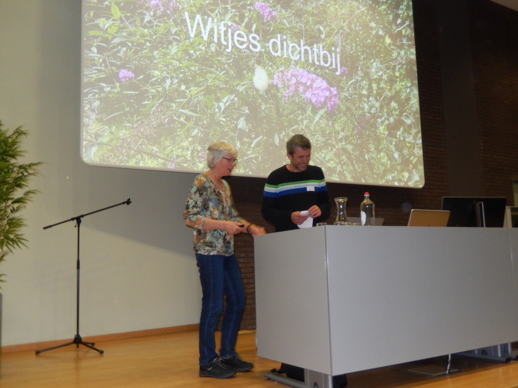 vlinderNL's tweet photo. Het was weer een boeiende Vlaamse #Vlinderstudiedag zaterdag in Lier. Ook De Vlinderstichting was er uitgenodigd met een lezing van @birdingstip en met schitterende films van #AnnettevanBerkel. En natuurlijk een stand met informatie. https://t.co/l8CNiPIhOP