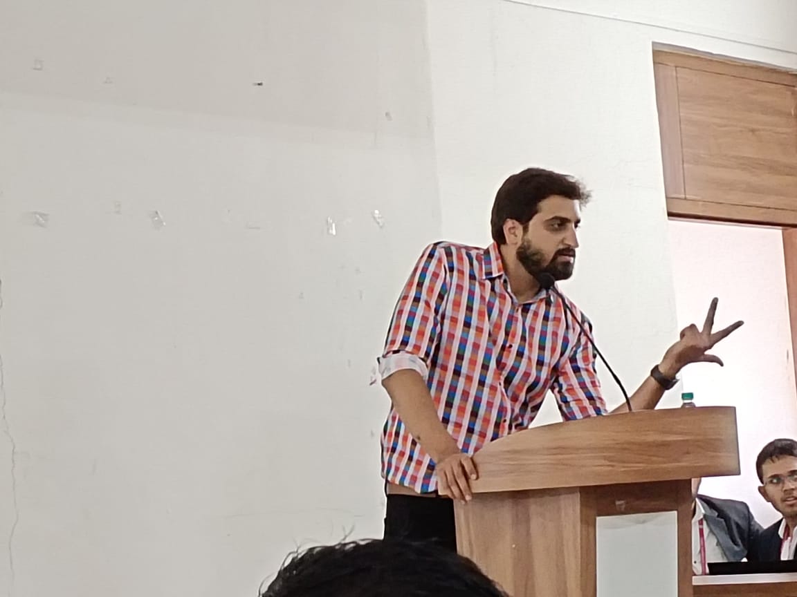 ShreyaG22's tweet photo. Mr Navneet Choubey
Digital marketing, the leading factor in todays buisness world. Its a combination of art, science and technology.
#5thnationalconference #MITPune #conference2023 #MITconference
@RaviKhedkar @DiaSanghavi @Tejalkrish58565 https://t.co/Bqi12NFY3m