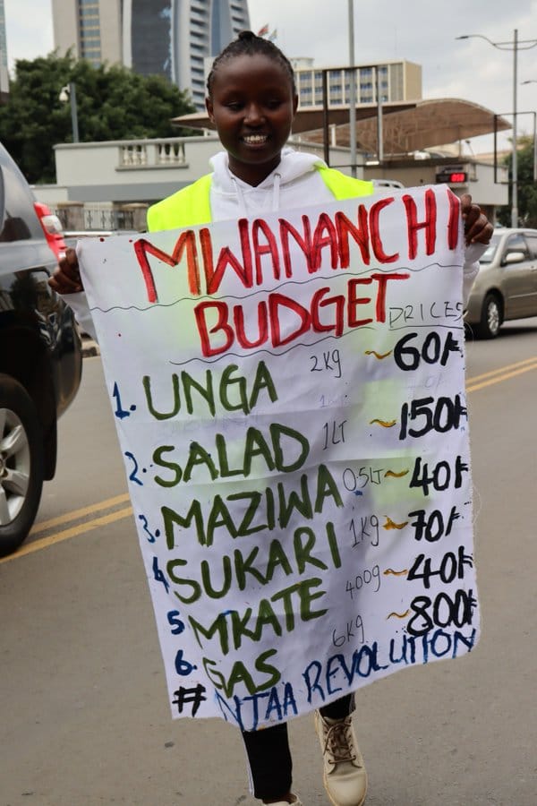 RedVestsProtest's tweet photo. Meanwhile, Kenyans continue beating the drums of revolution. They will get louder and louder. Dictators will have to run. #NJAARevolution #MaandamanoMondays #Maandamano https://t.co/xPEn1G8fHP