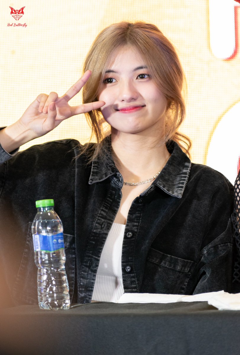 r3d_butterfly's tweet photo. 220327 KAIA Charice @ PPOPCON Mallshow, Gateway Mall
@KAIAOfficialPH
@KAIA_Members
5678 MV OUT NOW:
https://t.co/zGSBDXoGEg
KAIA LETS GO
#5678byKAIA
#KAIAComeback
#KAIA
#KAIA_CHARICE https://t.co/NCr2y6tvRc