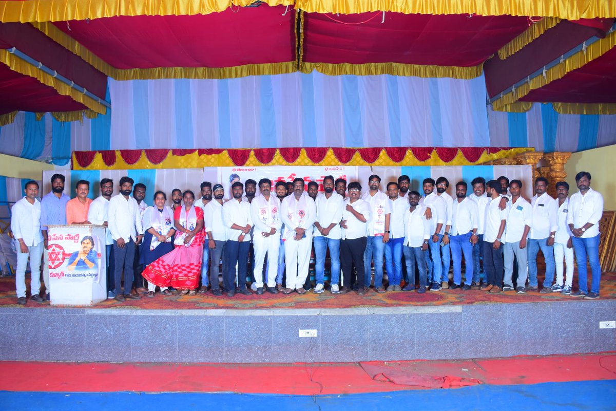 JanaSenaParty's tweet photo. కార్యకర్త కు అండగా నిలిచిన జనసేన పార్టీ 
2,50,000 రూపాయల చెక్ ని అందజేసిన  తెలంగాణ రాష్ట్ర ఇంచార్జి నేమురి శంకర్ గౌడ్ గారు https://t.co/FqCwSZ1FjU