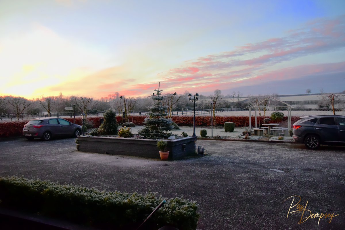 SunsetSnaps's tweet photo. RT @PaulDemooore: Not quite the same appeal as my usual locations. Sunrise this morning from my back garden.
#photography #naturebeauty #landscapes #photooftheday #home #kildare #sunset #sunsetphotography #curragh #sunsets #curraghofkildare #discov… https://t.co/SuBDcjfHLu
