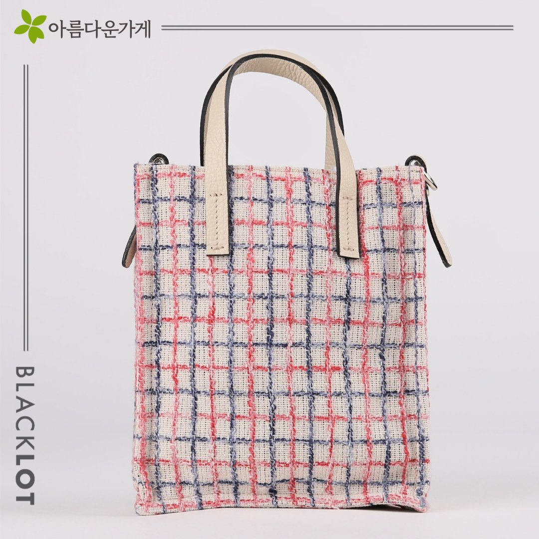beautifulstore's tweet photo. [아름다운가게X서울옥션 블랙랏]
아름다운 자선경매가 시작됩니다.🎉
📌자선경매 참여하기 : https://t.co/ptNBlDkcQZ

수익금은 소외이웃을 지원하는 아름다운가게 나눔사업에 사용됩니다. 착한 소비로 이웃을 지키는데 함께 해 주세요.🙏 

#아름다운가게 #서울옥션 #블랙랏 #자선경매 #경매 #나눔 https://t.co/NlNbzfj3Rs