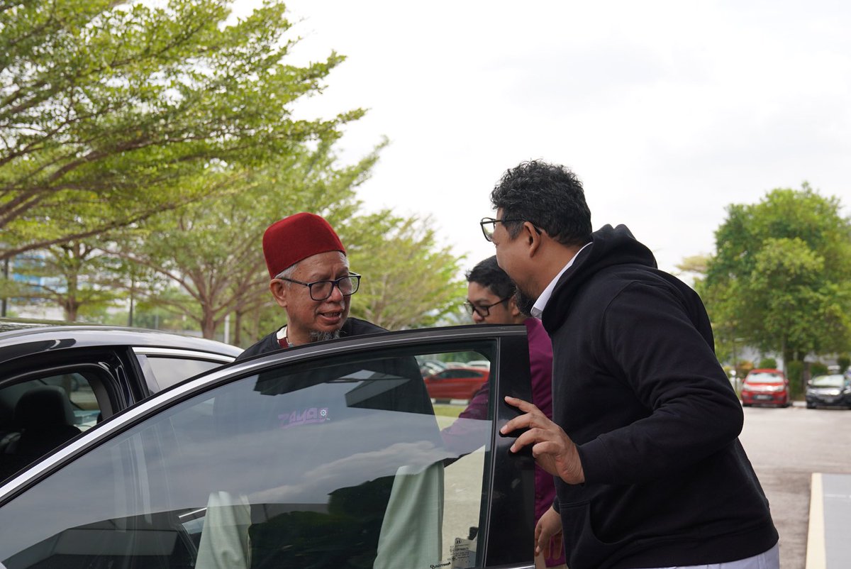 drzul_albakri's tweet photo. Bersama Pengurus Kandungan @ZayanMy, Wan Syamsul Amry. https://t.co/RJEclMY3gg