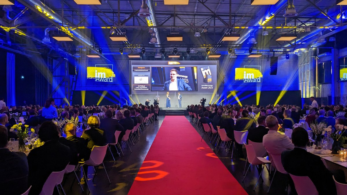 KuchemKonferenz's tweet image. 15 Jahre imAward: Fast 500 Gäste kamen in der Motorworld Köln zusammen, um gemeinsam den großen Galaabend des imAwards 2023 zu zelebrieren. Unser Team war erneut für die umfassende Projektplanung und die technische Umsetzung verantwortlich. #Veranstaltungstechnik #Eventtechnik