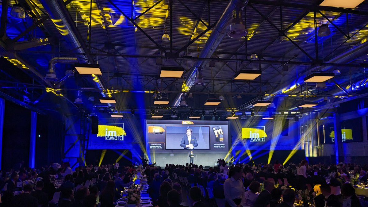 KuchemKonferenz's tweet image. 15 Jahre imAward: Fast 500 Gäste kamen in der Motorworld Köln zusammen, um gemeinsam den großen Galaabend des imAwards 2023 zu zelebrieren. Unser Team war erneut für die umfassende Projektplanung und die technische Umsetzung verantwortlich. #Veranstaltungstechnik #Eventtechnik