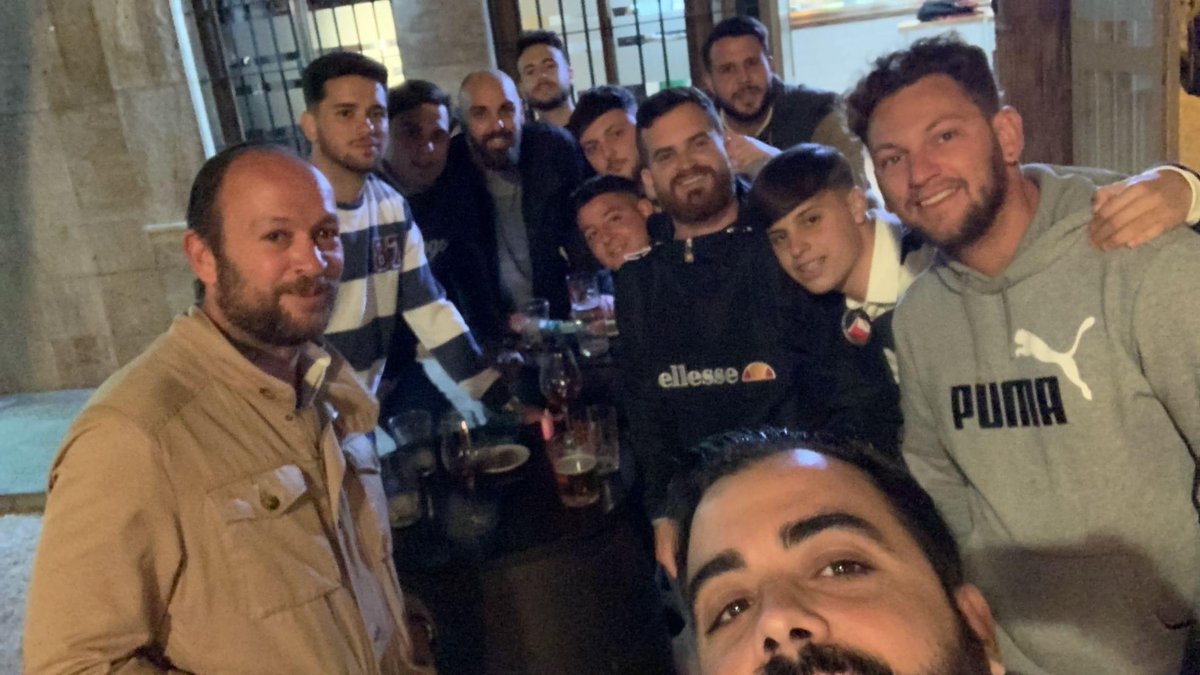 23 de Marzo 2023
Reunión con nuestro amigo y escultor Alejandro Olivera
En la cual tratamos varios temas de interés para nuestra asociación y pudimos ver imágenes del estado de creación de nuestro SEÑOR del BUEN FIN.
#TodoCaminoTieneSuBuenFin💚