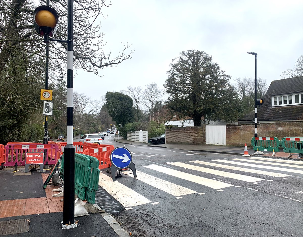 DWSchoolStreet's tweet photo. New Crossings Spotted!
🟡
🟰
🟰
🟰Thanks @lb_southwark 
🟰for the new zebra crossings.
◼️This will make it much safer for Dulwich Wood and @Kingsdale pupils who use Rock Hill to get to school.

#SchoolStreet #bettercrossings #WalktoSchool #ActiveTravel https://t.co/sh4pouWnhD