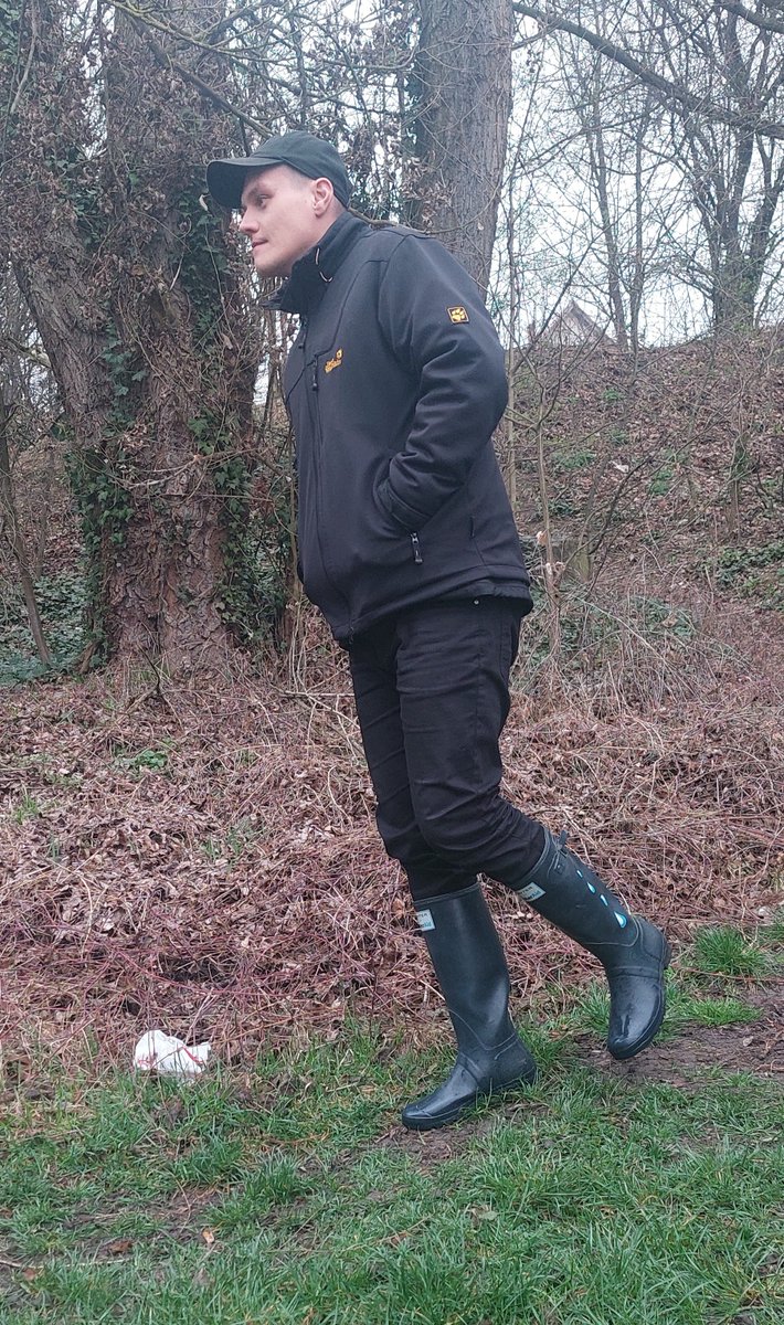 TPL301's tweet photo. #HunterOriginal #hunterboots military red #boots 26.03.23 #wellies #Gummistiefel https://t.co/V4wCNixGLq