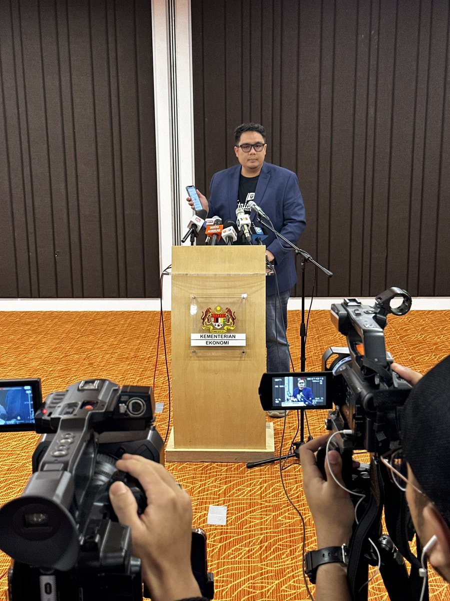 lamkanahraf's tweet photo. Aplikasi KitaJaga is now up &amp; running. 

Harga harian barang dipamerkan mengikut lokaliti. 

Dah boleh mula melayari aplikasi KitaJaga &amp; semak harga barangan runcit yang dijual di seluruh negara.

Do check it out.

iOS - https://t.co/aPUHb1QcNM

Android - https://t.co/WacQFuxcjz https://t.co/rcfWFCPPUs