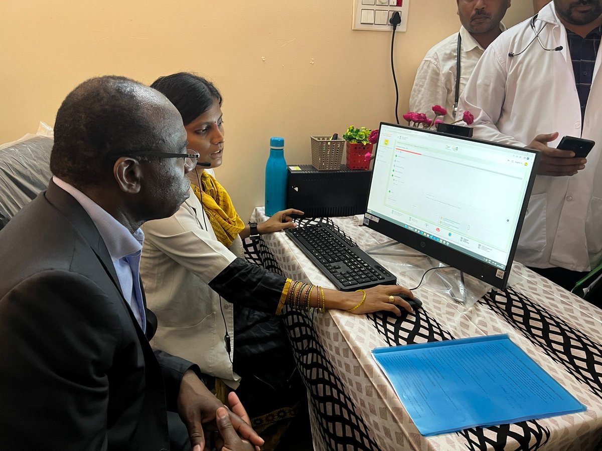 WorldBankIndia's tweet photo. Vanukuru village clinic in #AndhraPradesh provides last mile mother &amp; child healthcare services to thousands in rural areas. Women access qualified doctors &amp; nurses in person &amp; online. 10k such clinics make AP a leader in #health access: Auguste Kouame, WB India Country Director. https://t.co/i3aGbwSo0z
