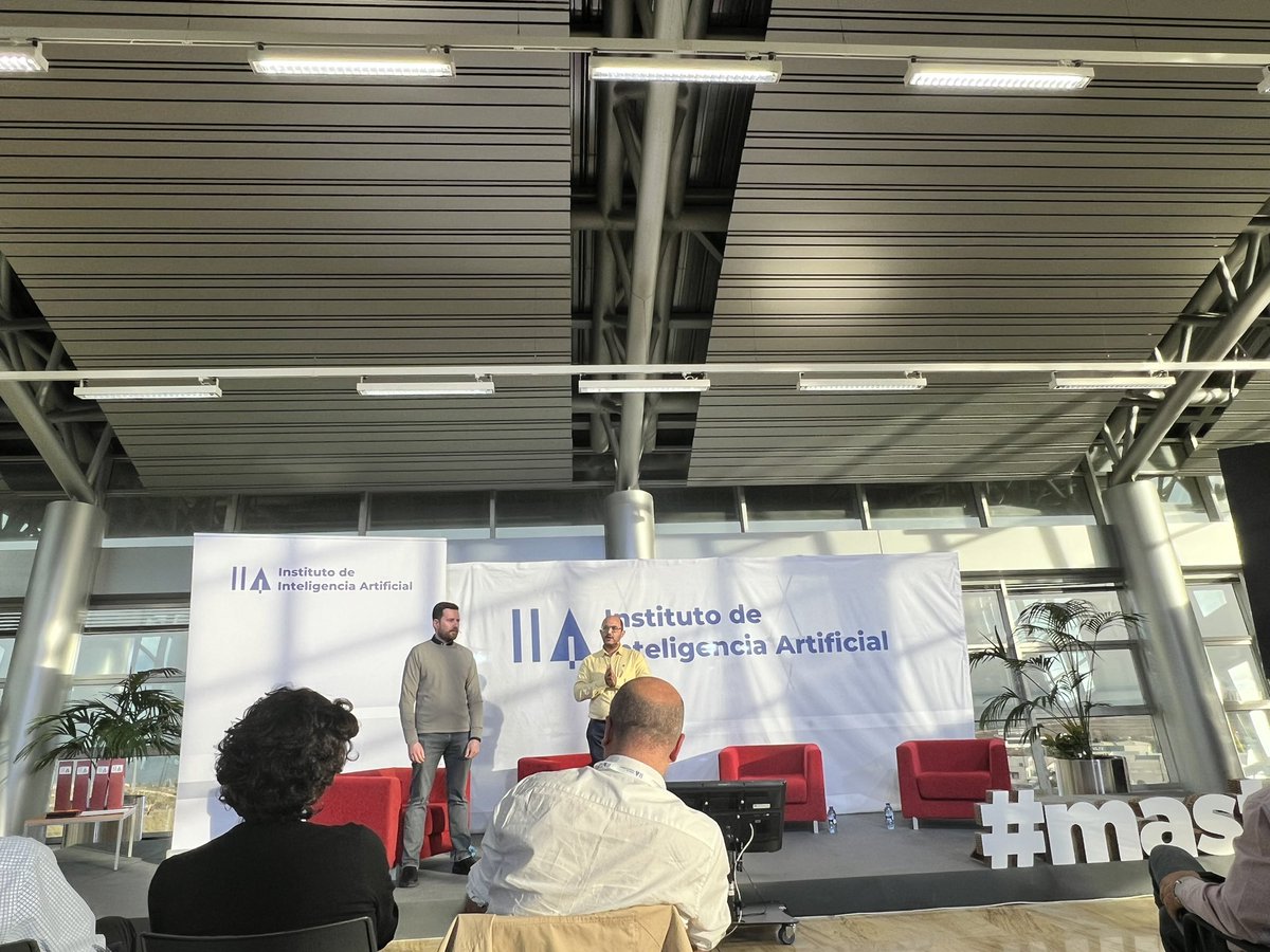 SIT_Lawyer's tweet photo. Eventazo de cierre de la V Edición del Master del @iia_es en @GVAddigital @ciudaddelaluz #Alicante #masteriiA 👩🏼🎓
Enhorabuena y GRACIAS a todo el equipo del Master. Magníficos ponentes, compañeros y debates. Y gracias a @ImproVivencia por amenizar el encuentro de esa manera! 🙌🏼🙌🏼 https://t.co/r3dDICE8M3