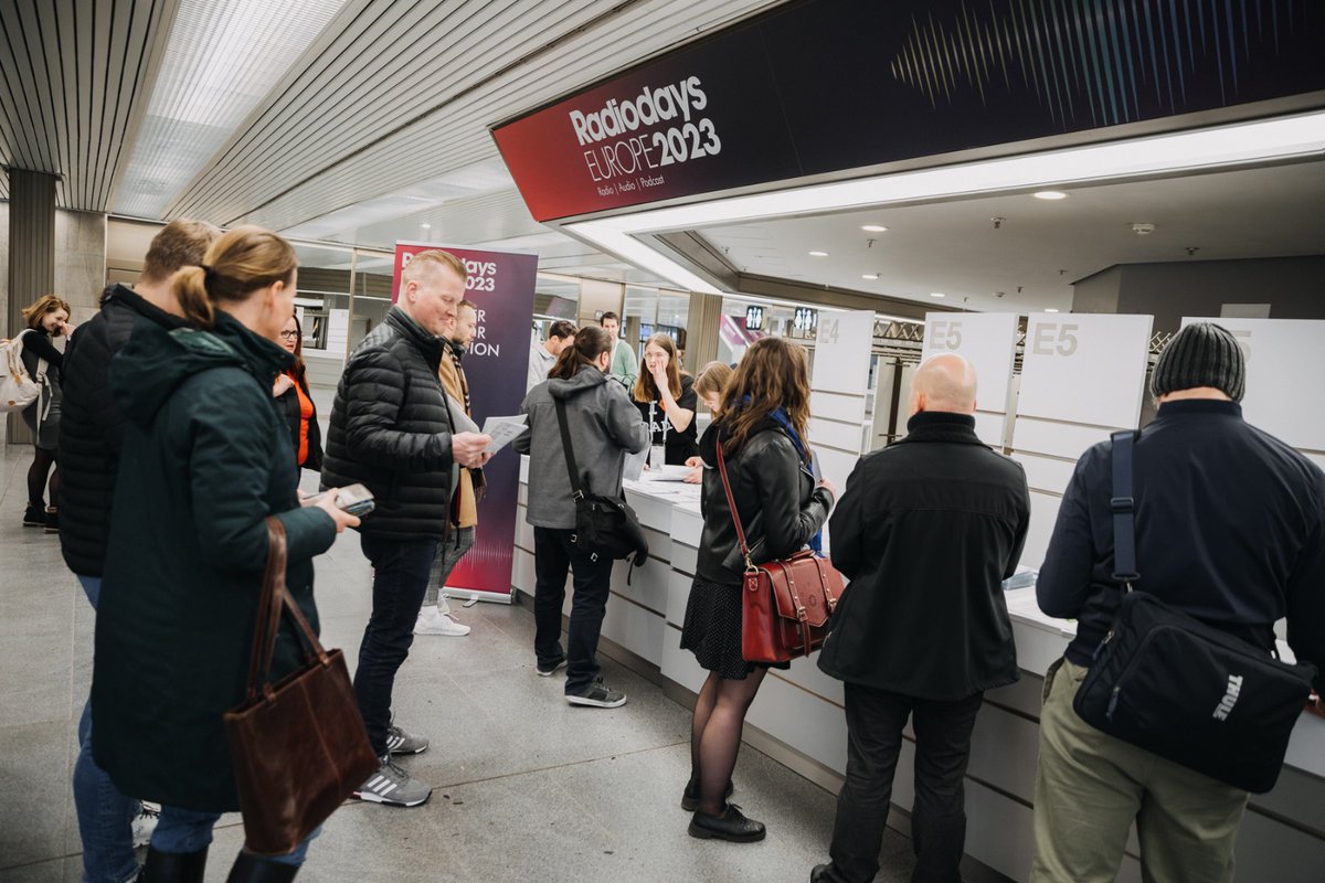 📍 TRACK 2⃣
⏰ 10:15 - 10:55

Want to know How to Make Money and Feel Good? 🤩

Who doesn't?! 😅

Hear <a href="/sarahvm/">Sarah van Mosel</a>, <a href="/thierrymars24/">thierry mars</a>, and <a href="/NessaMcGann/">nessa mcgann</a> explore the evolution of revenue generation in both radio and podcasting 🤔

#RDE23