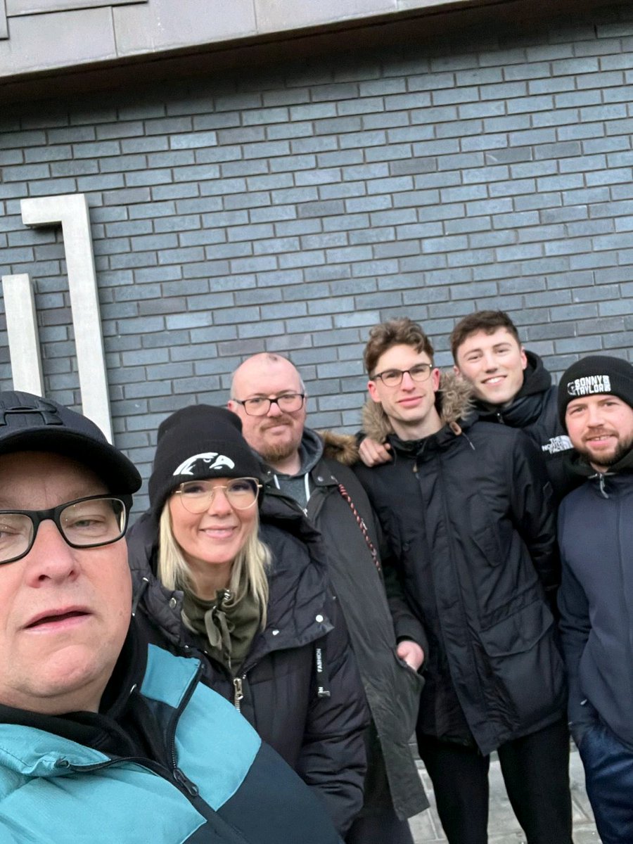 c_thommo's tweet photo. The numbers keeping growing on Monday mornings with @Paullongley5 and Co. More people feel the benefits of walking, talking and routine.

Some incredible views at sunrise. 🗣️🌄

#SeizeTheWeek https://t.co/GFfYOVokCK