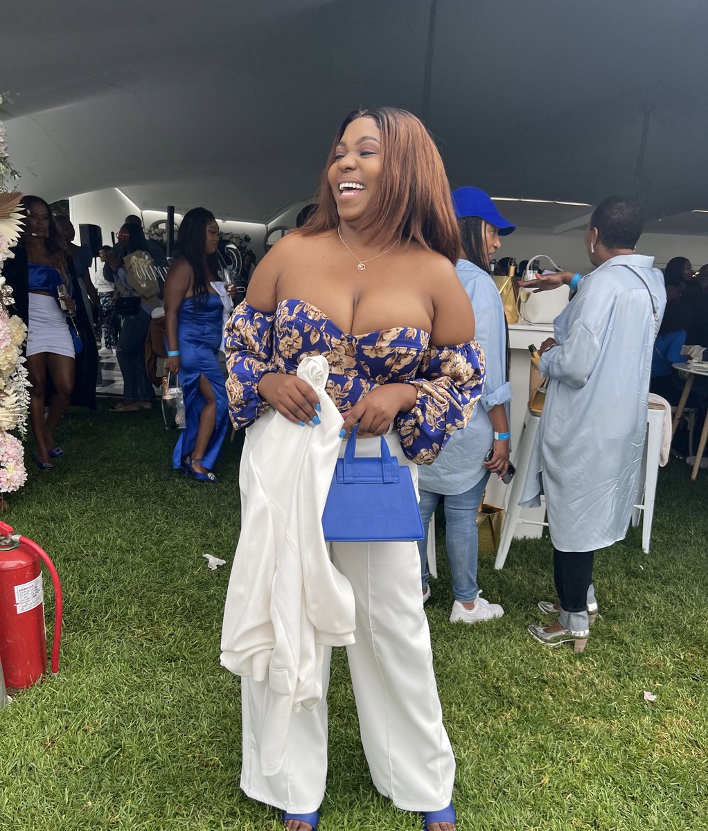 nomusam_'s tweet photo. Beautiful weekend it was!💙🤍 
#ClassiqueChampagneFestival https://t.co/UTxWqWrKPO